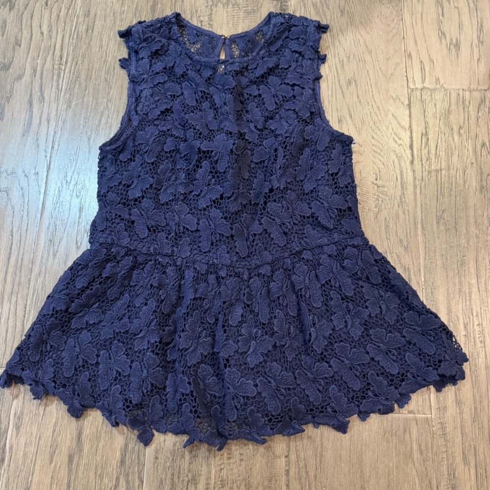 Lilly Pulitzer Navy Blue Lace Sleeveless Peplum Top‎ Size 4 Women